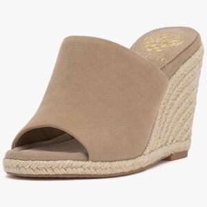 Vince Camuto womens Fayla size 11 M tortilla suede .New with box. R14